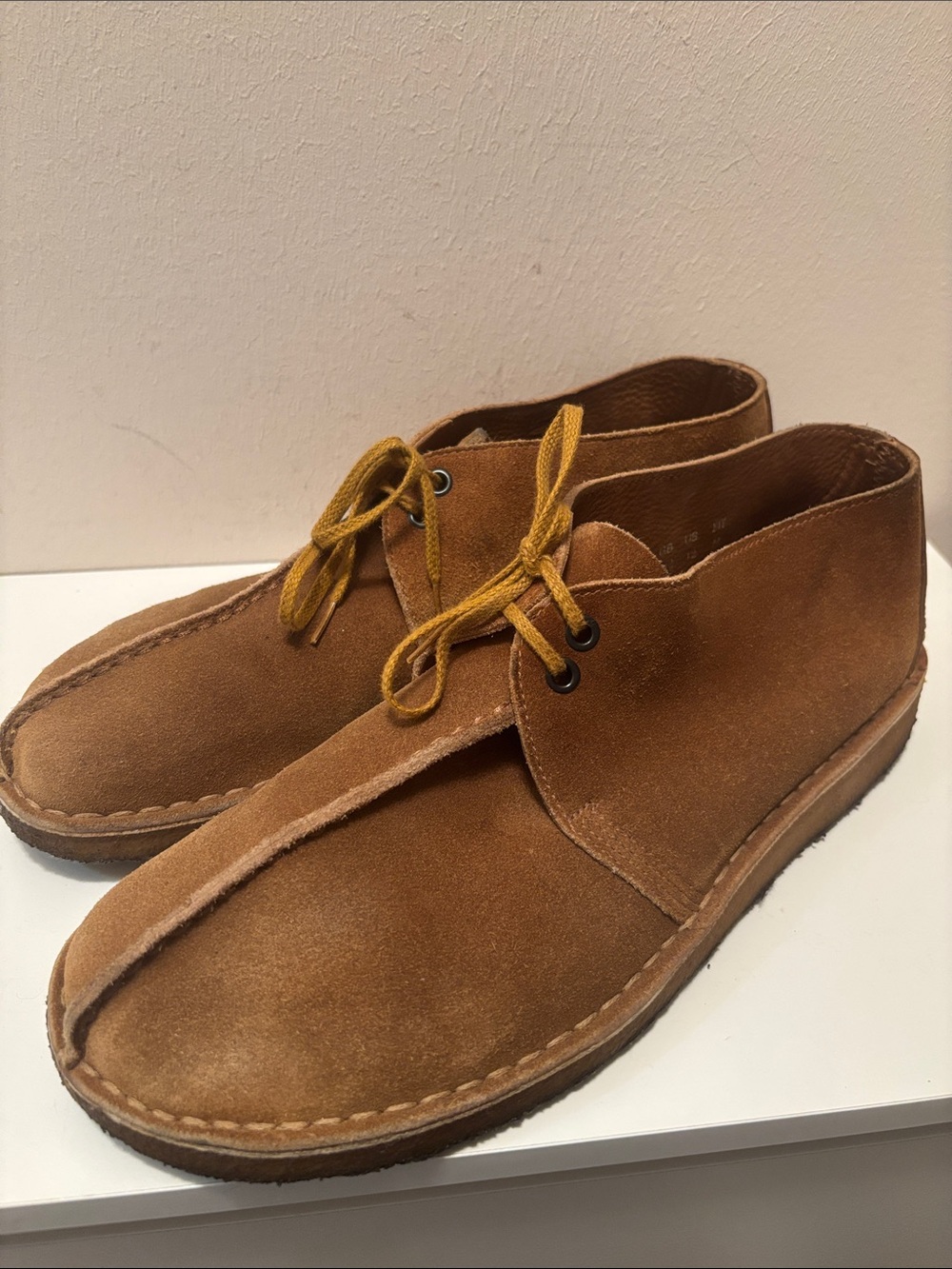 Clarks originals Desert Trek Tan Suede Chukka Boots with Mustard Laces 12